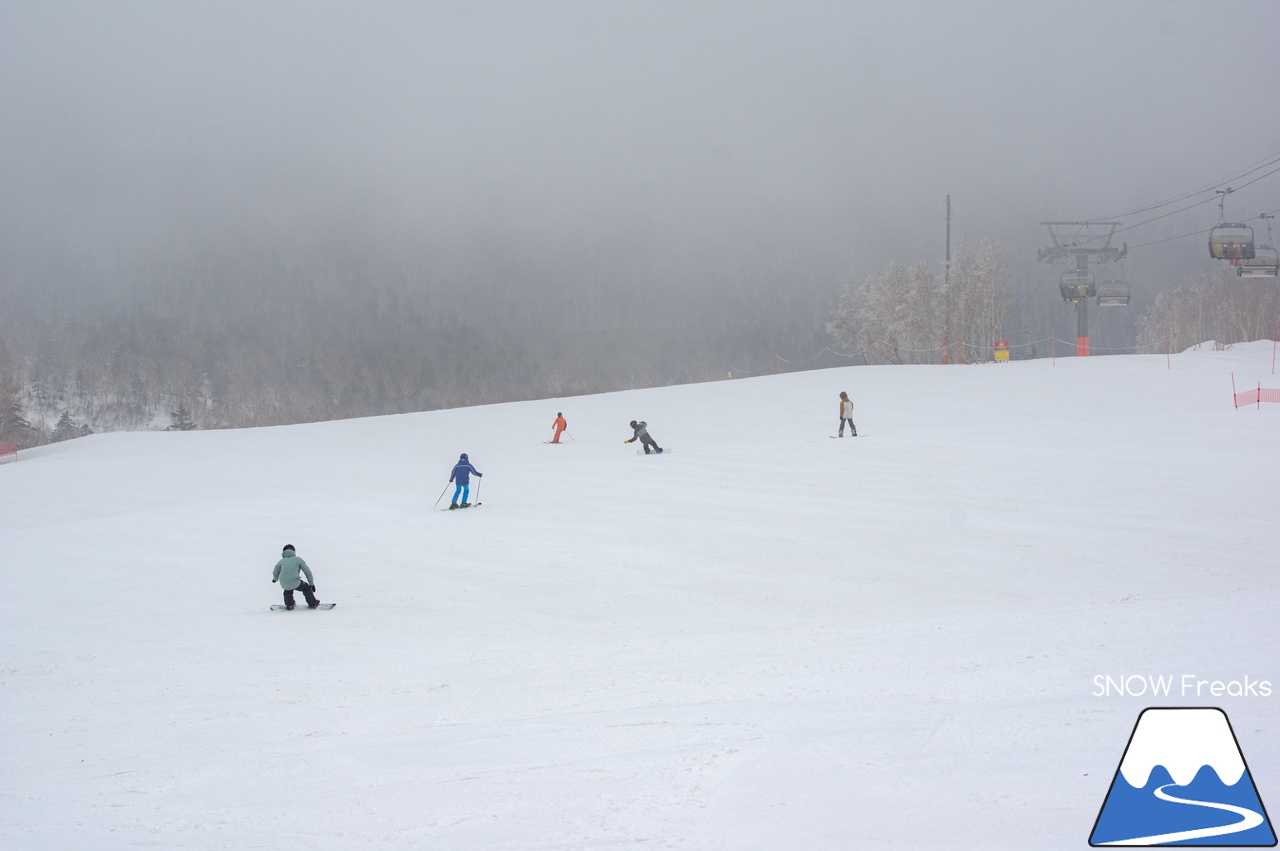 札幌国際スキー場｜山頂の積雪は、300cm！連日の春スキー＆スノーボード日和から一転、今日は冬が帰ってきました♪